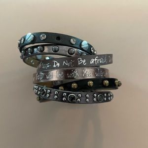 Bracelet with 6 bands.